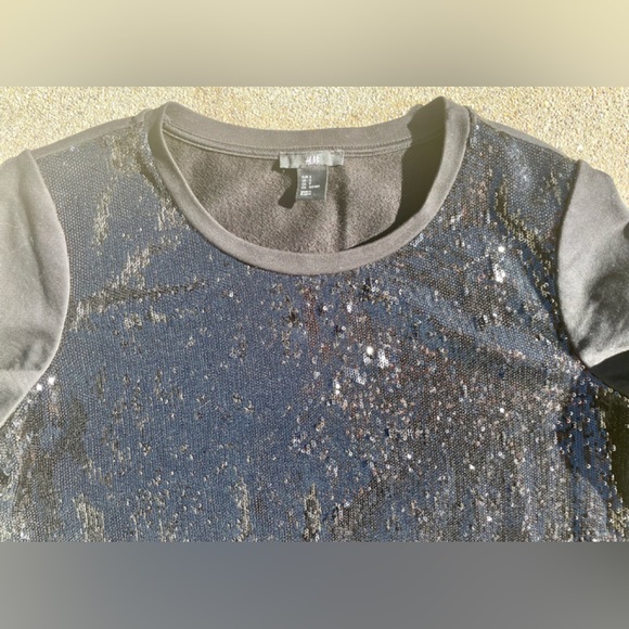 H&M BLACK SEQUIN WOMENS PULLOVER LONG SLEEVE SWEATER SIZE SMALL VERSATILE - Picture 3 of 8
